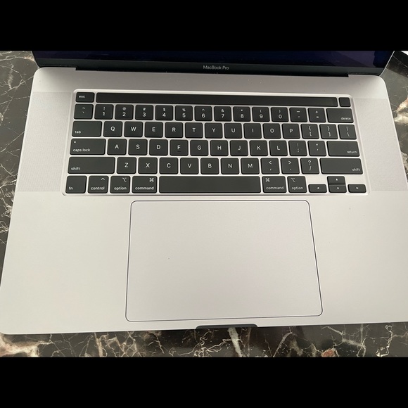Apple MacBook Pro Mac Book 16” 2.6 GHz Intel Core i7 512GB SSD 16GB RAM Touchbar - Picture 3 of 8
